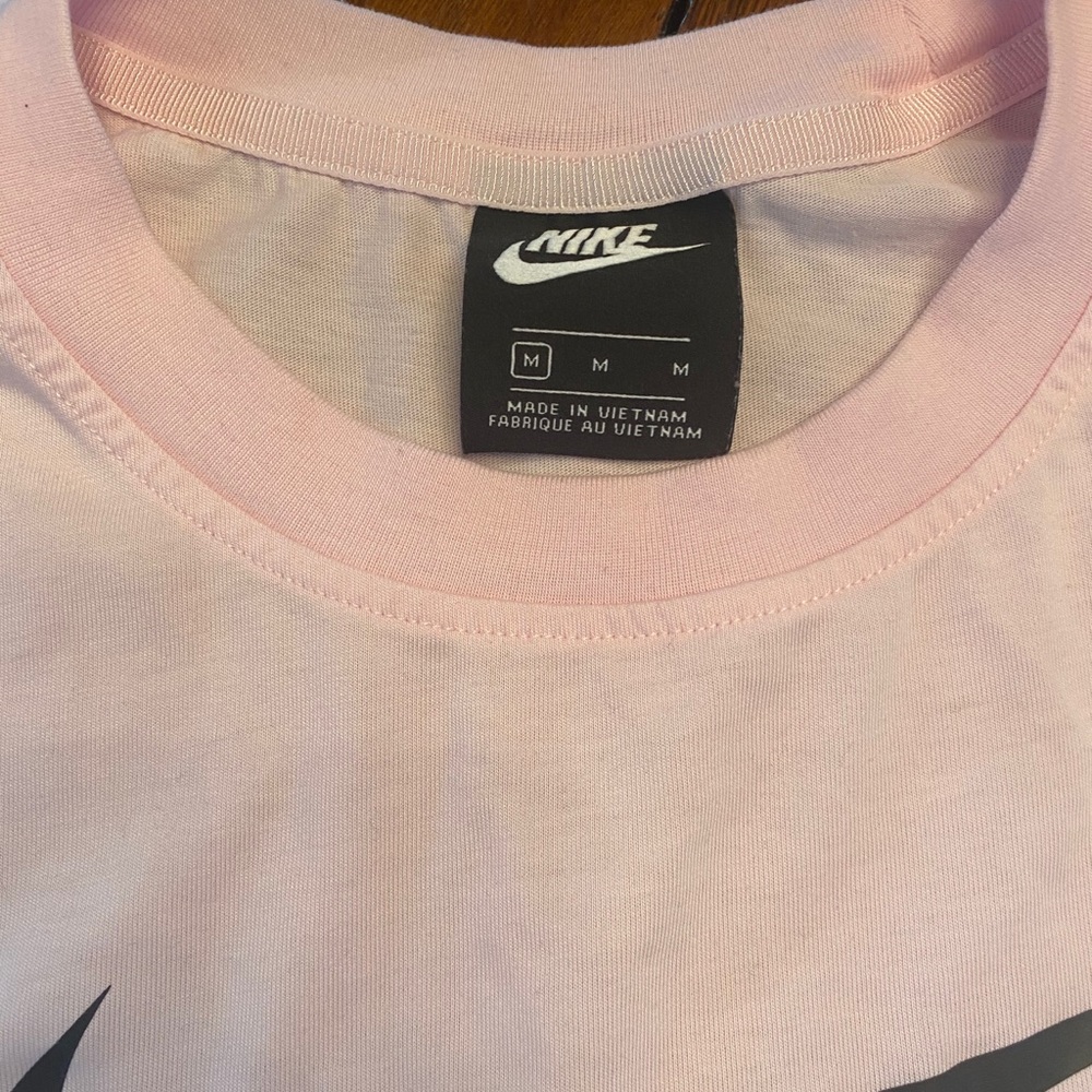 Nike pink crop top size medium - Picture 2 of 2